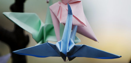 »Oru« für falten, »kami« für Papier: Origamivögel