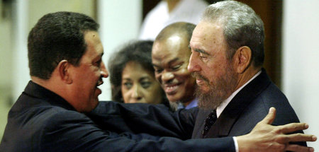 Fidel Castro (r.) mit dem damaligen venezolanischen Präsidenten ...