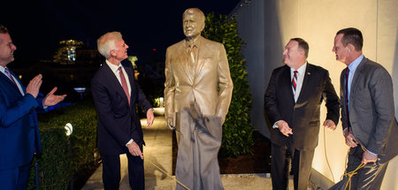 Enthüllung der Reagan-Statue auf der Dachterrasse der Berliner U...