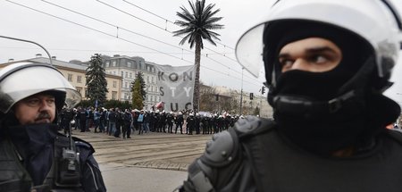 Warschauer Polizei: Hauptsache, die Nazis vor den Gegendemonstra...