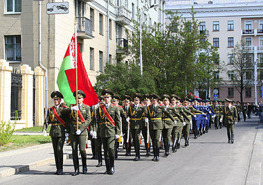 Ehrenformation der belarussischen Armee in Minsk anläßlich des T...