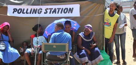 Wahllokal bei Windhoek am 13. November