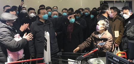 Chinas Ministerpräsident Li Keqiang am Montag in einem Supermark