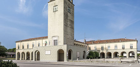 Produkt faschistischer Industriearchitektur: Municipio di Torvis...