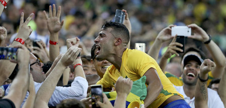 Nach dem Sieg gegen Deutschland: Brasiliens Rafinha hält es nich...