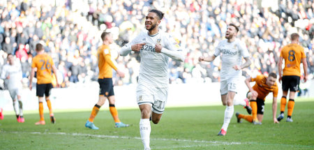 Leeds Uniteds Tyler Roberts feiert das dritte Tor gegen Hull Cit...