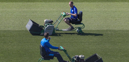 Professioneller Job: Die Arbeit der Greenkeeper ist auch in Coro...