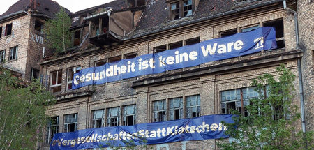 Transparente zur Kampagne »Vergesellschaften statt klatschen«