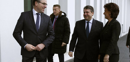 Gute Kontakte: Minister Sigmar Gabriel zu Besuch bei Clemens (l....