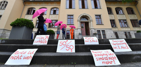 Für Gleichverteilung: Protestaktion am Mittwoch in Weimar vor de...