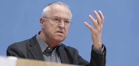 Exfinanzminister Hans Eichel (SPD) hat es sich mit den Oligarche...