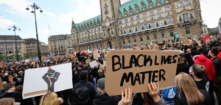 Yaya Jabbi bleibt unvergessen (Demo gegen Rassismus und Polizeig...