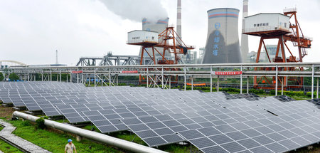 Konsequenter Umstieg auf erneuerbare Energien. Photovoltaikanlag...