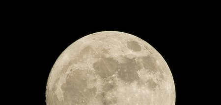 Die »Mondgöttin« besucht den Mond, um dort Steine zu sammeln