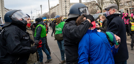 Polizeilicher Gewaltexzess am 10. Januar 2021 auf der LL-Demo in...