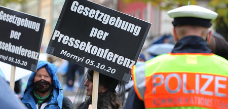 Linke gegen »Querdenker«? »Querdenker« gegen die Polizei? Polize...