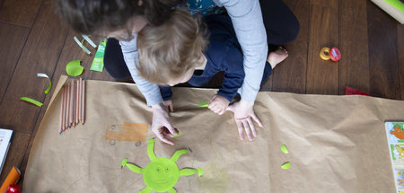 Kinderbetreuung in Coronazeiten war bisher mehrheitlich Frauensa...