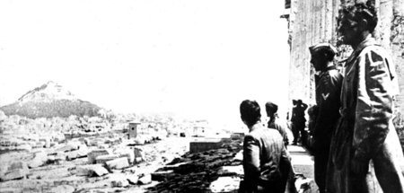 Wehrmachtssoldaten im Mai 1941 auf der Akropolis in Athen