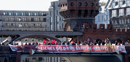 Seit drei Jahrzehnten unerfüllt: Aktionstag an Berliner Oberbaum...