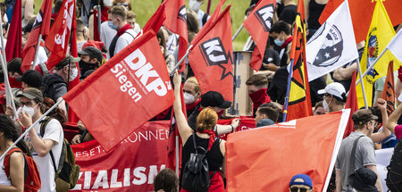 Bei Demonstrationen nicht wegzudenken: Mitglieder der DKP (hier ...