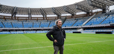 Der Regisseur Paolo Sorrentino im Fußballstadion in Neapel, eine...