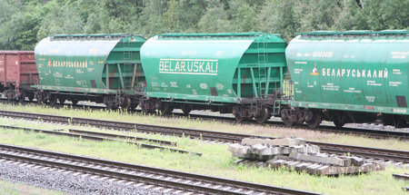 »Schwer aufzukündigende Verträge«: Belaruskali-Waggons bei Vilni...