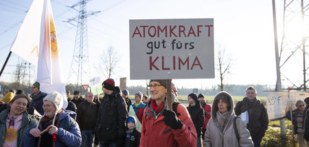 Demonstration für Atomenergie am Kraftwerk Philippsburg (31.12.2...