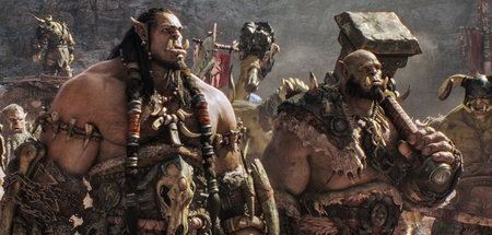 Durotan (Toby Kebbell, l.) und Orgrim (Robert Kazinsky) wollen e...