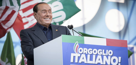 Silvio Berlusconi kann nicht anders: Den Wahlleuten sollen auch ...