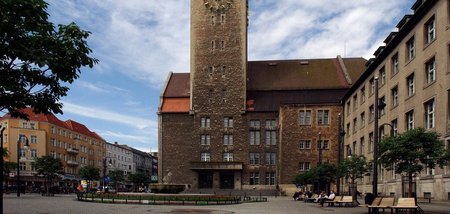 Sonst erwartet man in Neukölln nicht gerade Hohenzollern-Fans, a...