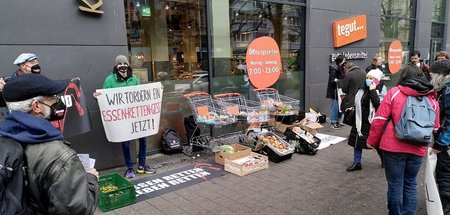 Wollen extrem radikal sein und argumentieren mit Recht und Geset...