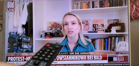 Die Moskauer TV-Rebellin Marina Owsjannikowa arbeitet jetzt für ...