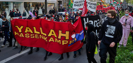 Klassenkämpferisch und internationalistisch: Frontblock der Revo...