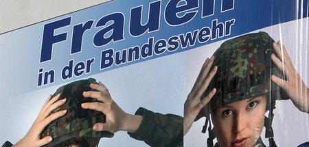 Grüner Helm als Markenzeichen: Auf der Suche nach jungen Kriegst...