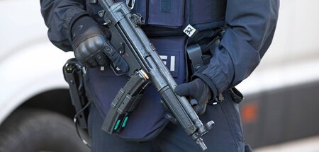 Schießwütige Polizei: Mit einer solchen Kriegswaffe wurde der Ju...