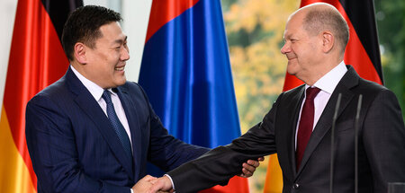 Luvsannamsrain Oyun-Erdene und Olaf Scholz am Freitag in Berlin