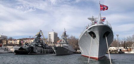 Russische Kriegsschiffe im Hafen von Sewastopol (Symbolbild)