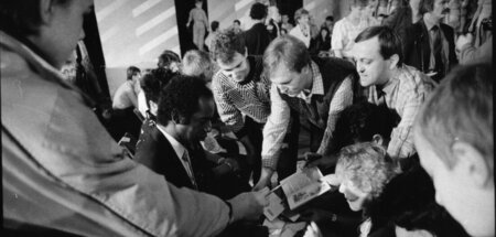 Der Leichtathlet Robert »Bob« Beamon zu Besuch in der DDR. Die E...