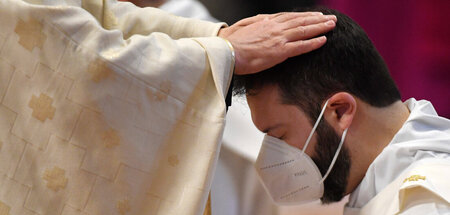Na, geht doch: Papst Franziskus hebt das Zölibat auf (Februar 20... Na, geht doch: Papst Franziskus hebt das Zölibat auf (Februar 20...