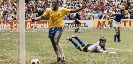Herausragend: Pelé nach dem 1:0 gegen Italien im Finale der Welt... Herausragend: Pelé nach dem 1:0 gegen Italien im Finale der Welt...