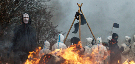 Feuer und andere Hindernisse: Besetzer des vom Abbaggern bedroht...