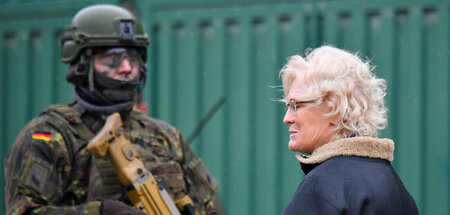 Christine Lambrecht bei einem Truppenbesuch (Marienberg, 12.1.20...