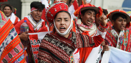 Aus ganz Peru kommen Demonstranten nach Lima, um gegen den recht...