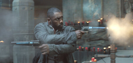 Revolvermann Roland Deschain (Idris Elba) am Ende der Zeiten