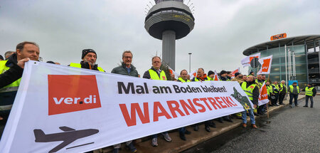 Verdi-Streikposten am Flughafen Hannover am Freitag