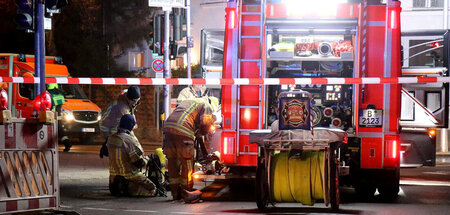 Berliner Feuerwehr ist im Einsatz bei dem Brand in Französisch-B...