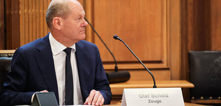 Politischer Schäfer oder Schaf? Olaf Scholz vor Beginn einer Sit...