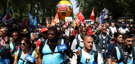 Hunderttausende Menschen demonstrierten am Dienstag in Paris geg...