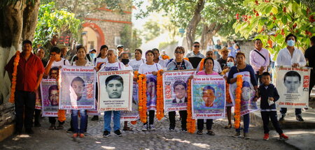 Angehörige der vermissten Studenten protestieren in Tixtla, Mexi...