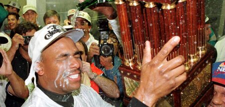 Bobby Bonilla feiert den Sieg der National League (15.10.1997)